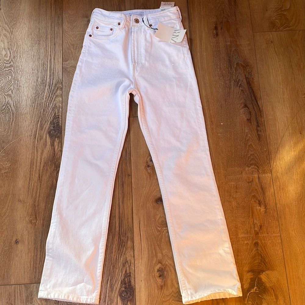 ZARA woman’s stove pipe white jeans